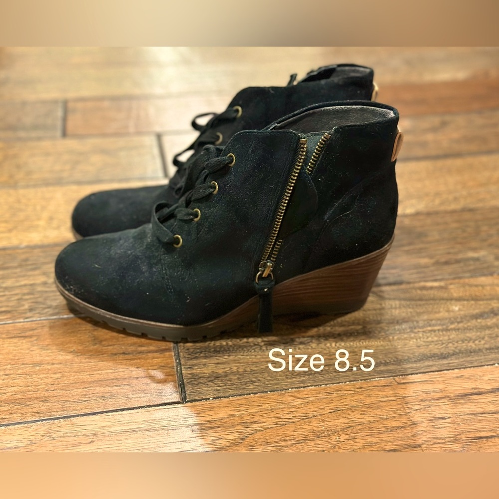 DR. SCHOLL'S
Women's Dakota Wedge Booties, size 8.5